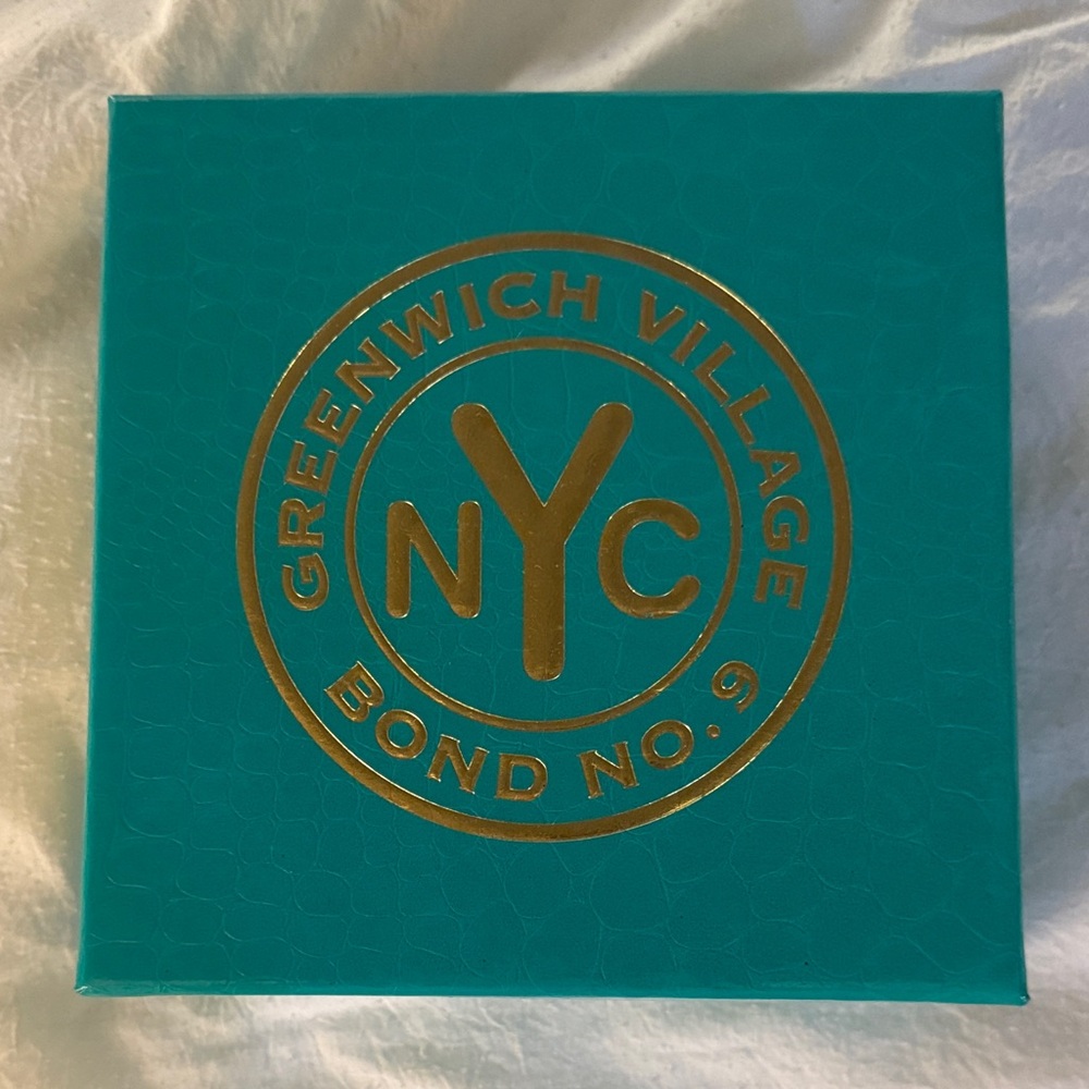 Bond No. 9 New York Greenwich Village Teal Box with Gold Logo